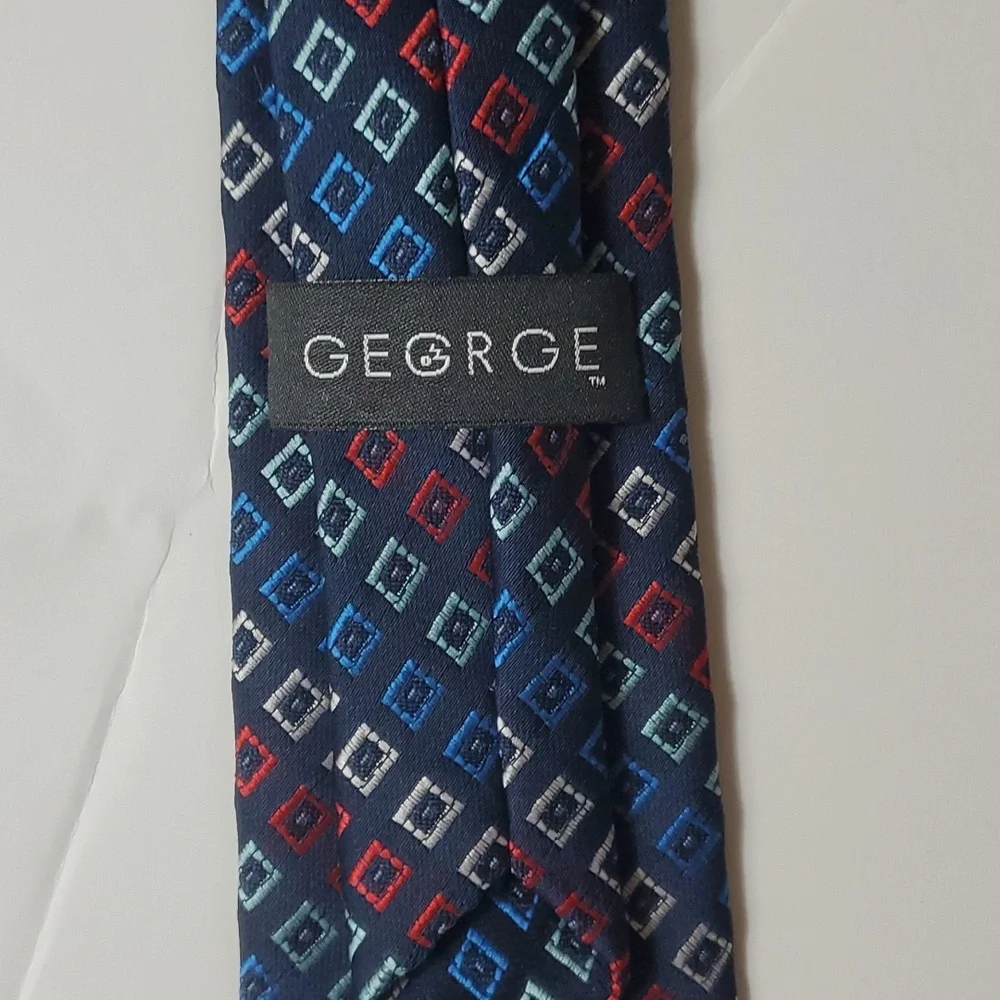 George red, white and blue patterned clip on tie